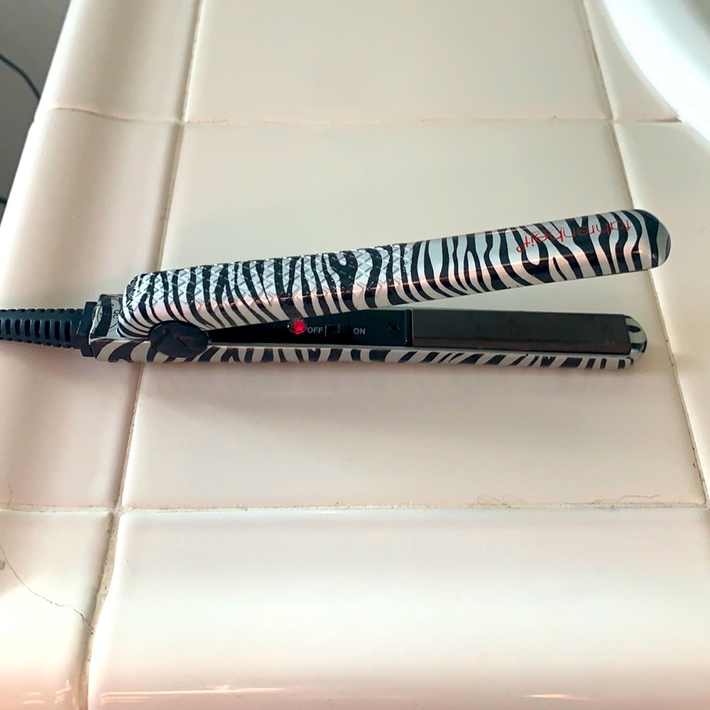 Fahrenheit brand .5 mini flat iron